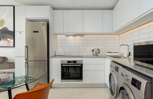 Bo'Kaap Apartment | Luxe Sky Apartment with Mountain Views