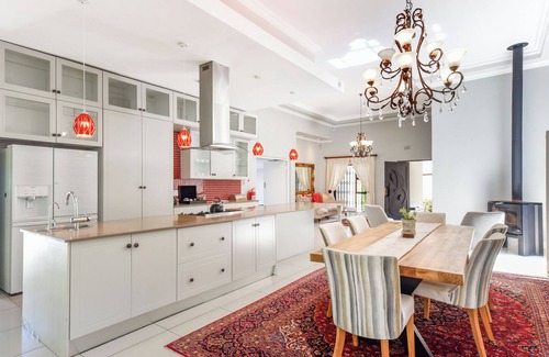 Greater Johannesburg Metropolitan Area House | Luxurious 5-Bed Home with Private Cinema & Pool