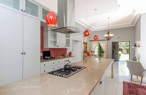 Greater Johannesburg Metropolitan Area House | Luxurious 5-Bed Home with Private Cinema & Pool