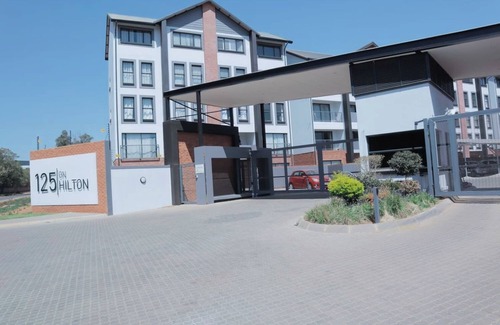 Greater Johannesburg Metropolitan Area Apartment | Luxury 1bedroom apartment in Sandton. perfect for business travel. Pet friendly!