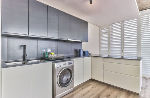 Cape Town City Centre Apartment | Luxury 2 Bedroom With Balcony