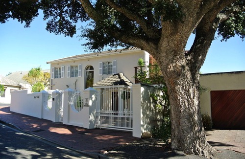 Camps Bay House | Luxury 4 bed villa with pool in perfect spot near Camps Bay beachfront