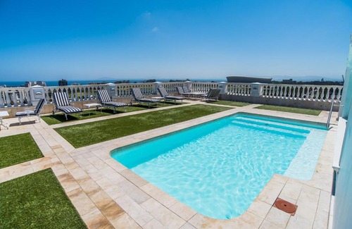 Three Anchor Bay Apartment | Luxury Cape Town Apartment (2 Bedroom)