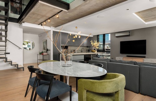 Cape Town City Centre Apartment | Luxury De Waterkant Apartment with Private Hot Tub