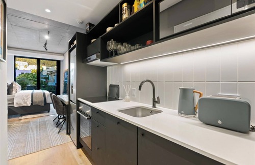 Cape Town Apartment | Luxury Living @ Station House | No loadshedding