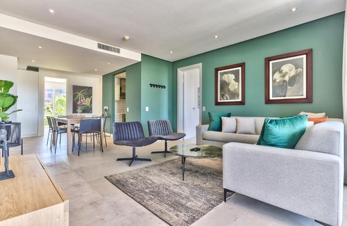 Victoria and Alfred Waterfront Apartment | Luxury three Bedroom Apartment - fully furnished and equipped