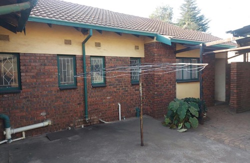 Middelburg Villa | Madimetja' Villa Hospitality