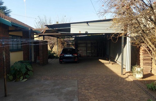Middelburg Villa | Madimetja' Villa Hospitality