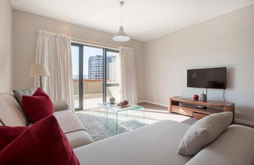 Century City Apartment | Manhattan Towers 507 by CTHA