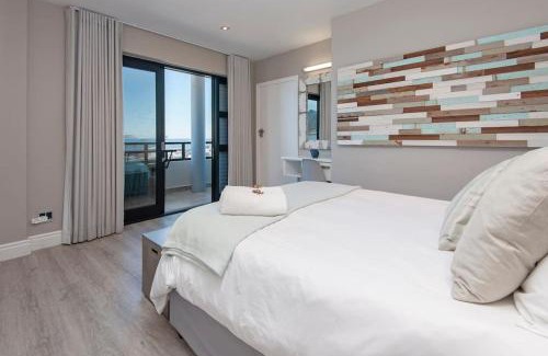 Hermanus City-Centre Apartment | Marine Court 5 by BACK IN TOWN - 2Bedroom Ocean-facing Apt in Hermanus Centre