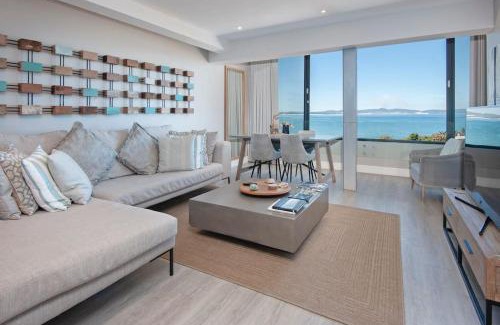 Hermanus City-Centre Apartment | Marine Court 5 by BACK IN TOWN - 2Bedroom Ocean-facing Apt in Hermanus Centre