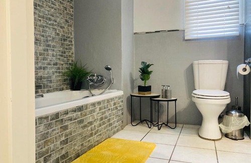 Menlyn Apartment | @Menlyn Place, Menlyn Maine