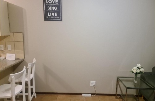 Greater Johannesburg Metropolitan Area Apartment | Midrand Ninth on Lever Unit 198