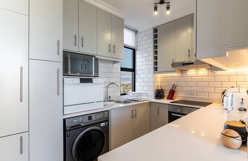 Milnerton Apartment | Modern 1 bed Table Mountain View Hideaway