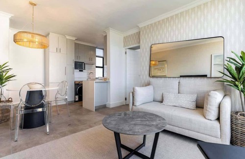 Milnerton Apartment | Modern 1 bed Table Mountain View Hideaway