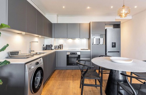 Three Anchor Bay Apartment | Modern 1 Bedroom in Sea Point