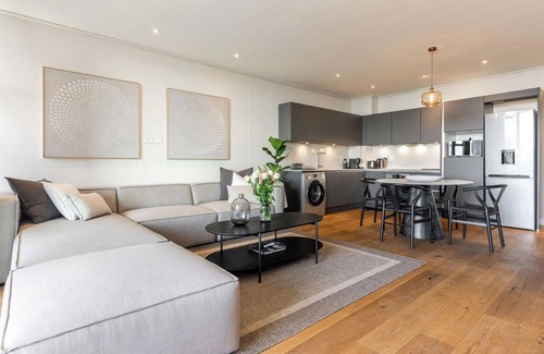 Three Anchor Bay Apartment | Modern 1 Bedroom in Sea Point