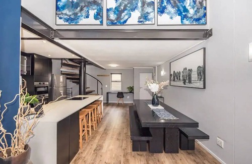 Bo'Kaap Apartment | Modern 1BR in De Waterkant w/Table Mountain Views!nn