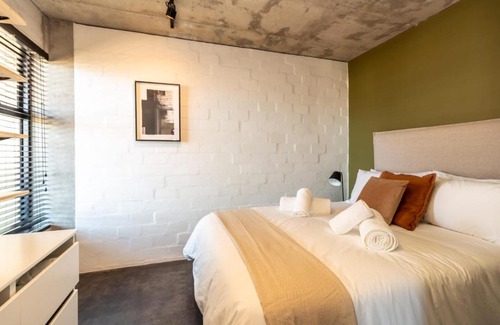 Bo'Kaap Apartment | Modern 2 Bed Apartment in Bo-Kaap with Table Mountain Views