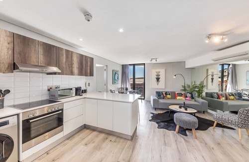 Cape Town City Centre Apartment | Modern Apartment in Trendy De Waterkant