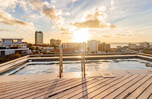 Three Anchor Bay Apartment | Modern Apartment in Sea Point (G on S)