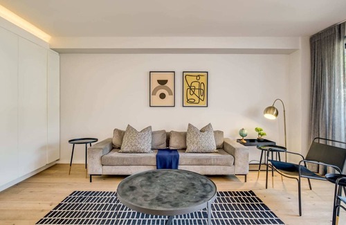 Three Anchor Bay Apartment | Modern Apartment in Sea Point (G on S)