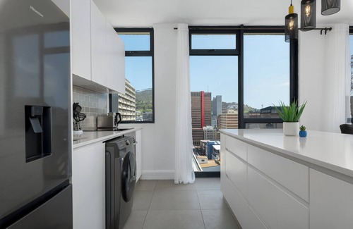 Cape Town City Centre Apartment | Modern CBD Apartment | Mountain Views