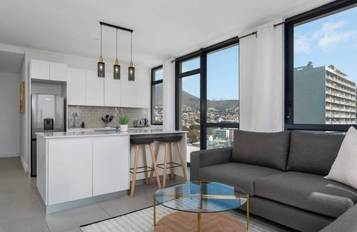 Cape Town City Centre Apartment | Modern CBD Apartment | Mountain Views