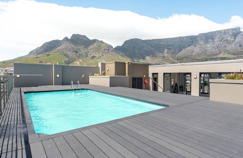 Cape Town City Centre Apartment | Modern CBD Apartment | Mountain Views