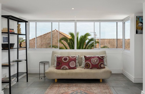 Three Anchor Bay Apartment | Modern Sea Point Apartment | Central | Parking