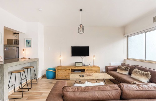 Sea Point Apartment | Modern Space Footsteps from Sea Point Promenade