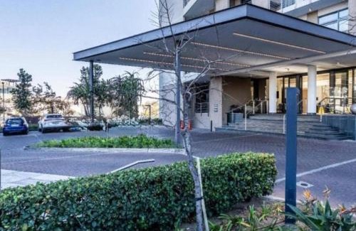 Menlyn Apartment | Modern Studio in Menlyn Maine