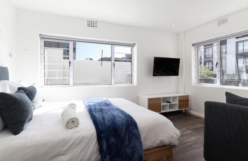 Sea Point Apartment | Modern & stylish apartment