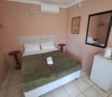 Kareeberg Apartment | Monarch Guest House
