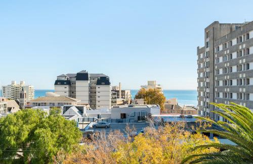 Three Anchor Bay Apartment | Montclair 306