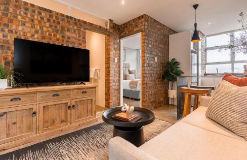 Three Anchor Bay Apartment | Montclair 306