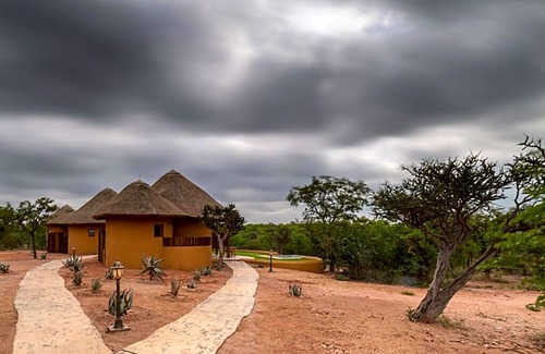 Weipe Hotel | Mopane Bush Lodge