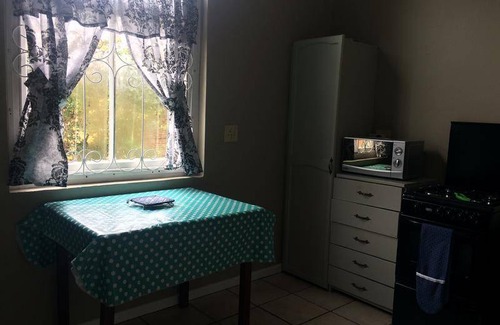 Grahamstown House | Motel ∙ 8 guests