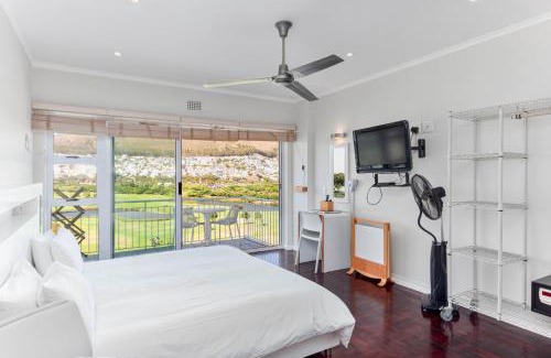 Mouille Point Apartment | Mouille Point Studio Apartment with stunning view