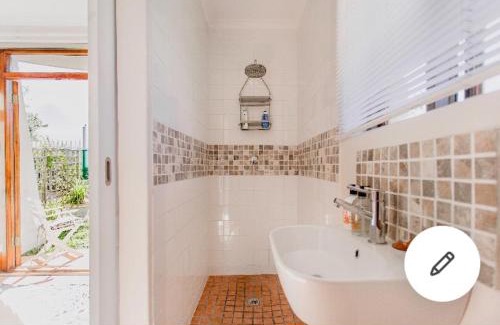 Hout Bay House | Mountain Peaks