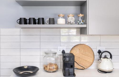 Muizenberg Apartment | Muizies Peak - Walk to Beach - No Load Shedding