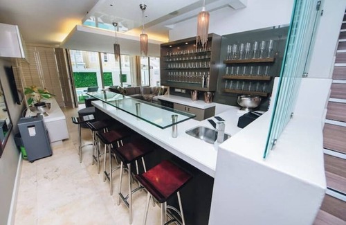 Sea Point Promenade Villa | NEW! Bantry Bay Luxurious Villa 50m from the sea
