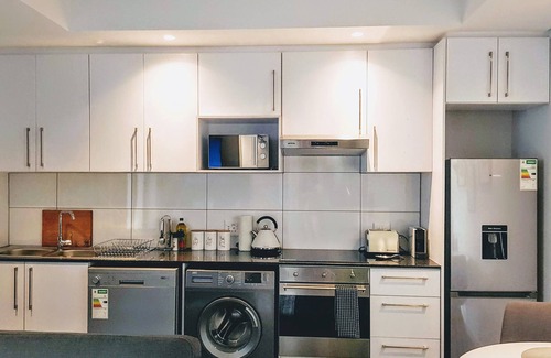 Cape Town City Centre Apartment | ⭐NEW⭐Central | Uncapped Wifi | Pool | Gym | Free Parking | Security Guards