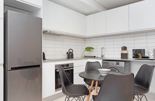 Bo'Kaap Apartment | New De Waterkant Apartment with Mountain Views
