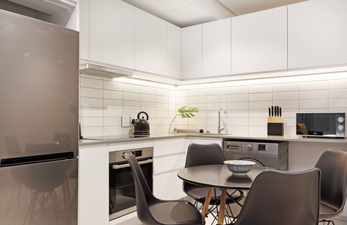 Bo'Kaap Apartment | New De Waterkant Apartment with Mountain Views