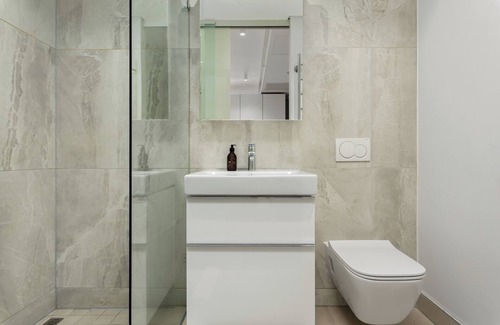 Bo'Kaap Apartment | New De Waterkant Apartment with Mountain Views