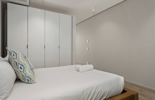 Bo'Kaap Apartment | New De Waterkant Apartment with Mountain Views
