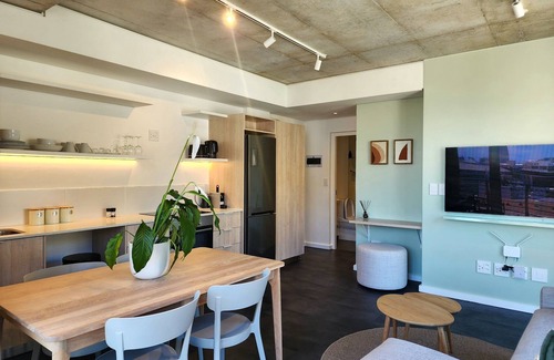 Sea Point Apartment | New Seapoint 1-Bed with Sweeping Mountain Views