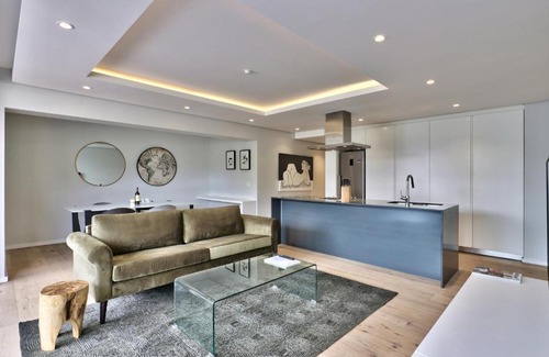 Three Anchor Bay Apartment | Nineons AC