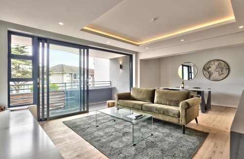 Three Anchor Bay Apartment | Nineons AC